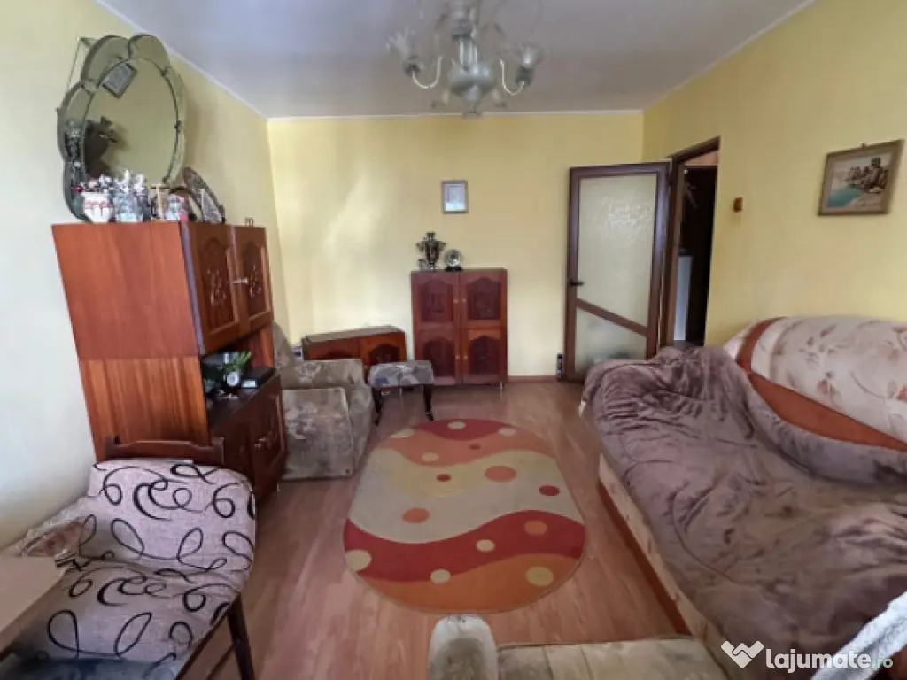 Apartament 3 camere decomandat, zona Obor, etaj 2. 