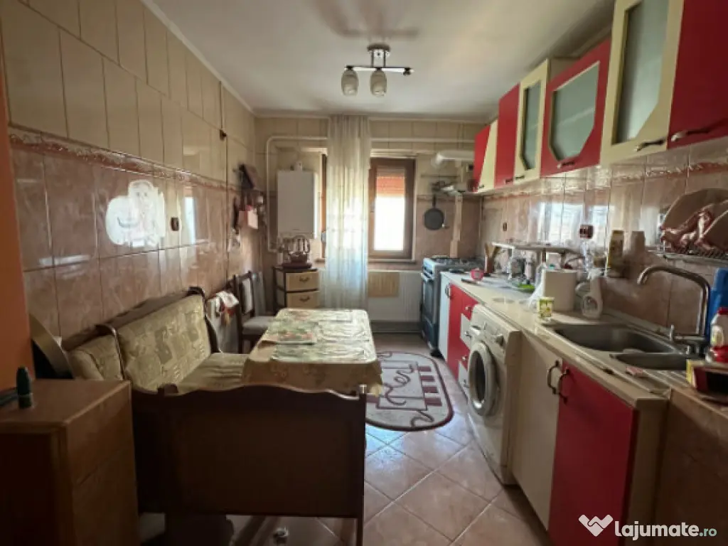 Apartament 3 camere decomandat, zona Obor, etaj 2. 