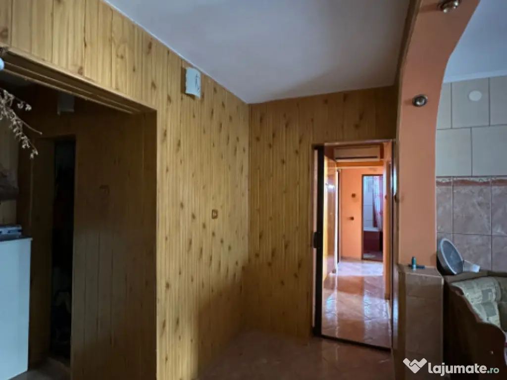 Apartament 3 camere decomandat, zona Obor, etaj 2. 