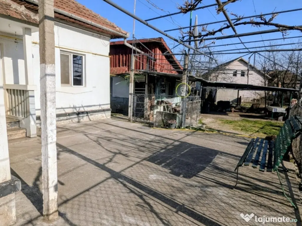 Casă de vânzare în Simeria, teren generos 845 mp + anexe 