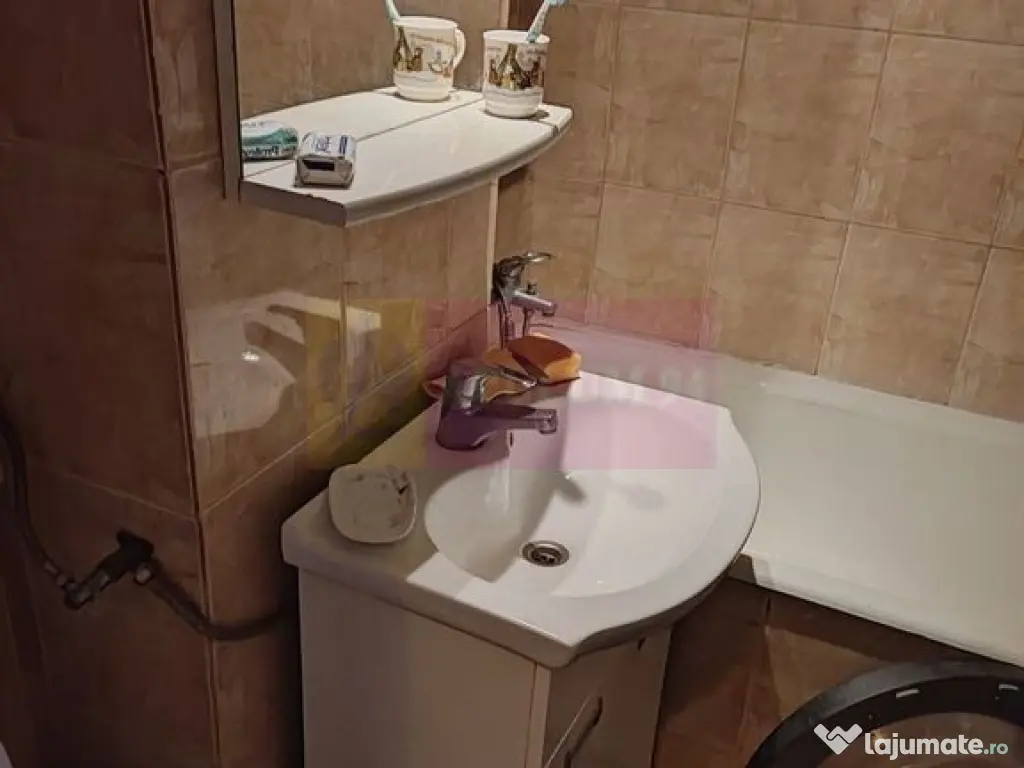 Garsoniera Vitan- zona Auchan. 