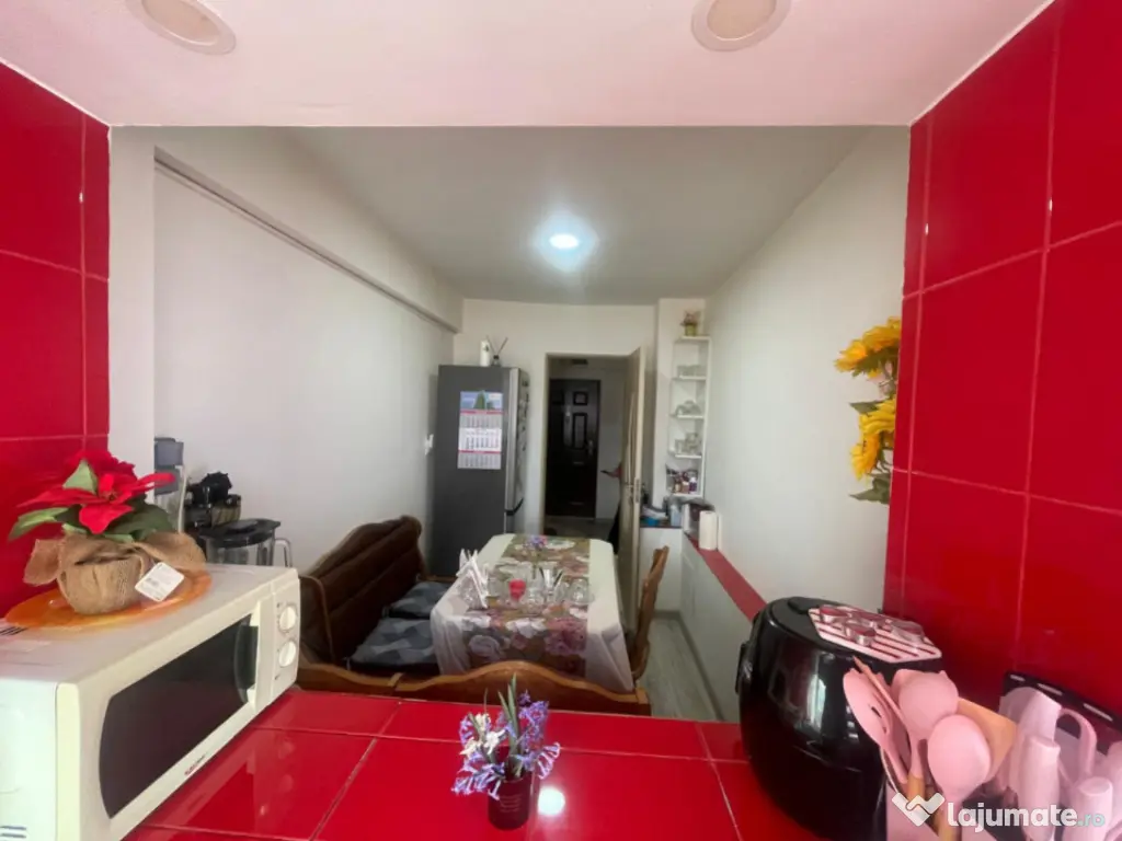 Apartament decomandat, 3 camere, zona Piata Valea Rosie 
