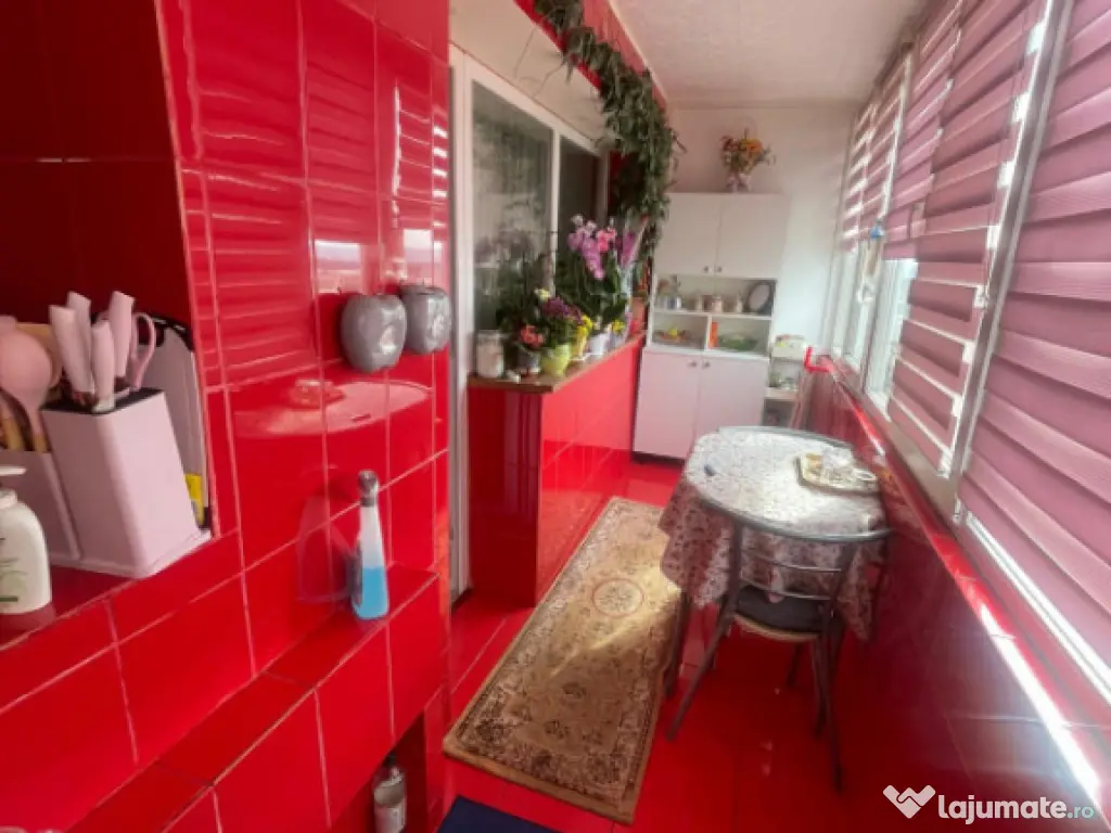 Apartament decomandat, 3 camere, zona Piata Valea Rosie 