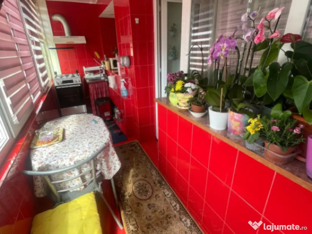 Apartament decomandat, 3 camere, zona Piata Valea Rosie 