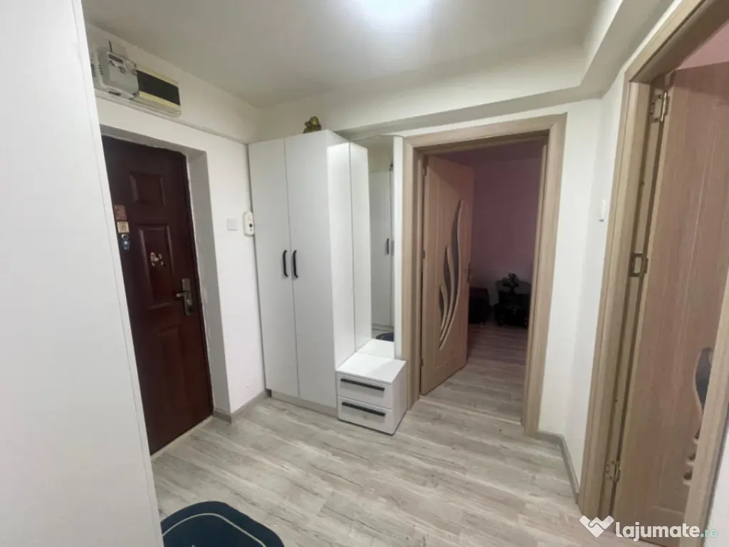 Apartament decomandat, 3 camere, zona Piata Valea Rosie 
