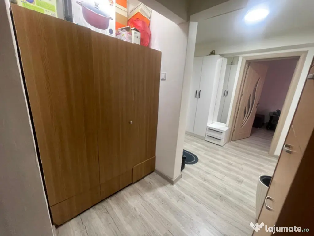 Apartament decomandat, 3 camere, zona Piata Valea Rosie 