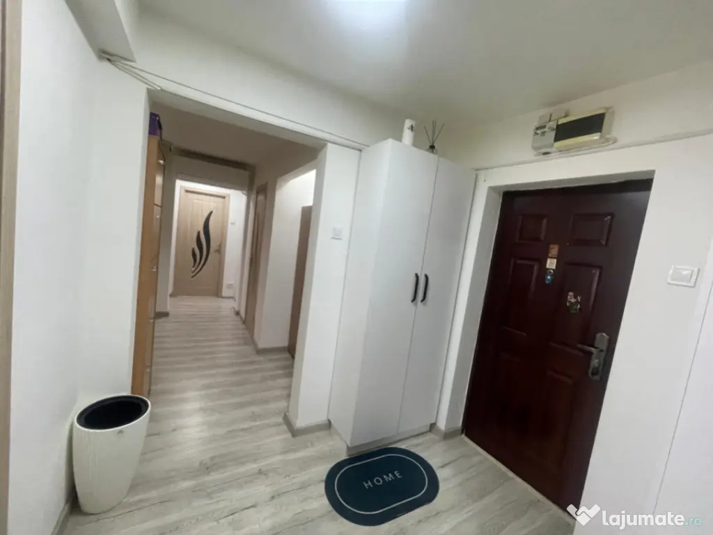 Apartament decomandat, 3 camere, zona Piata Valea Rosie 
