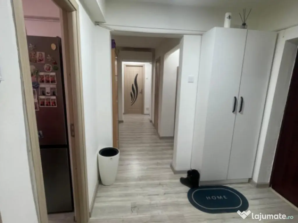 Apartament decomandat, 3 camere, zona Piata Valea Rosie 