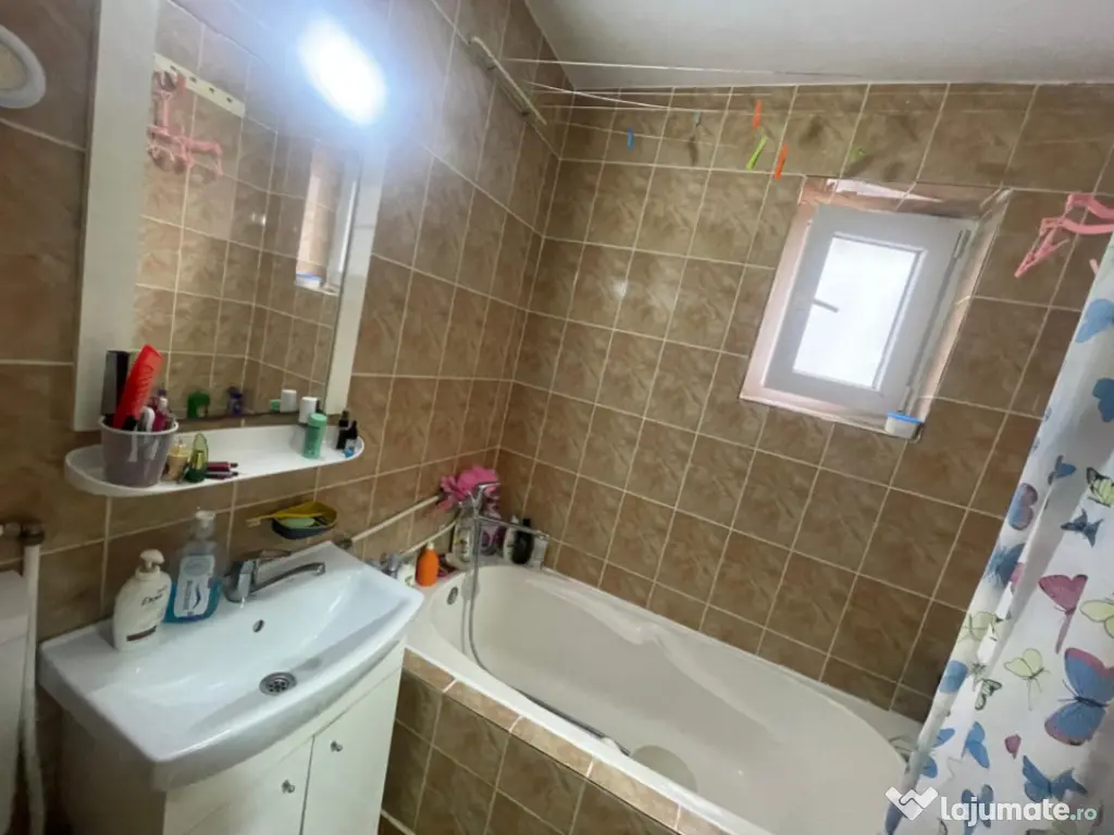 Apartament decomandat, 3 camere, zona Piata Valea Rosie 