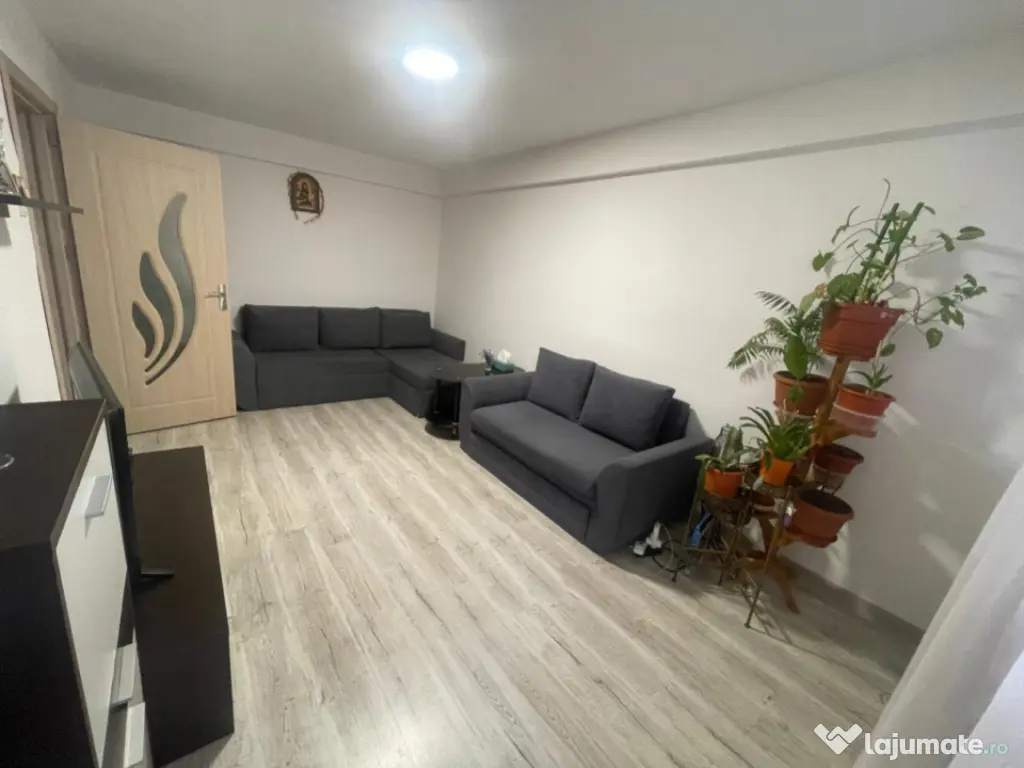 Apartament decomandat, 3 camere, zona Piata Valea Rosie 