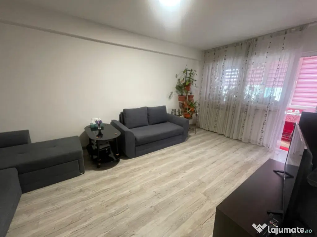 Apartament decomandat, 3 camere, zona Piata Valea Rosie 