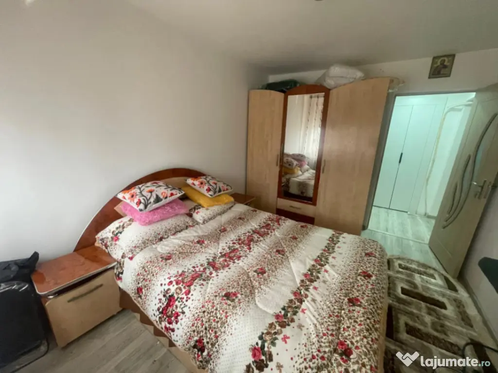 Apartament decomandat, 3 camere, zona Piata Valea Rosie 