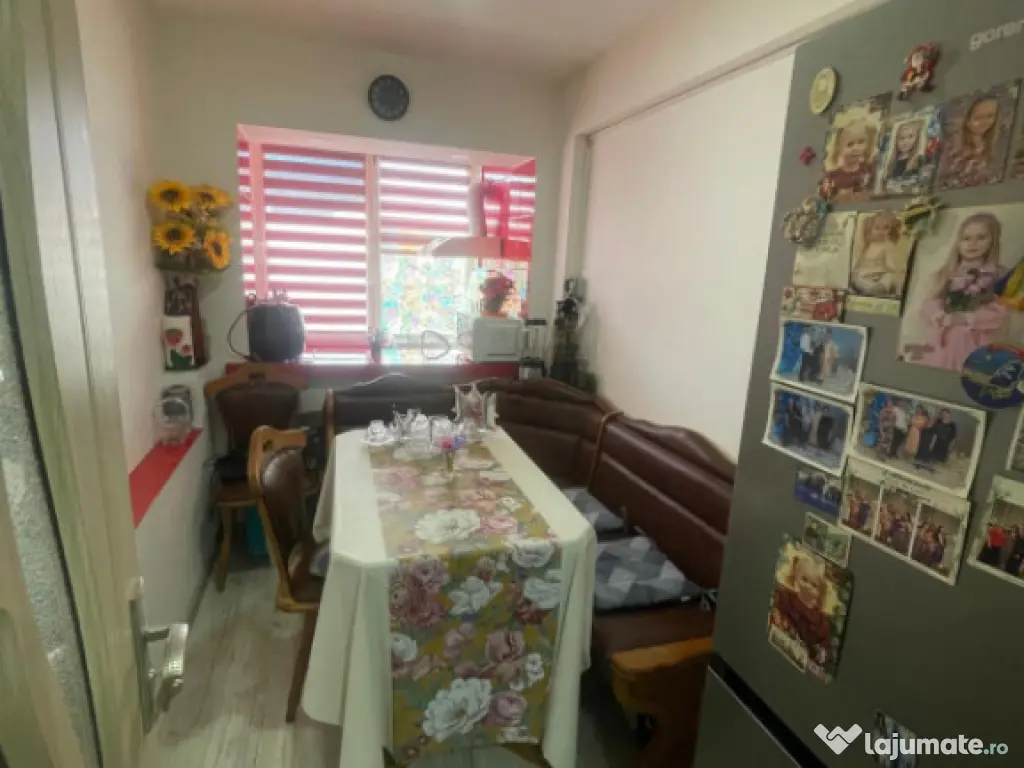 Apartament decomandat, 3 camere, zona Piata Valea Rosie 