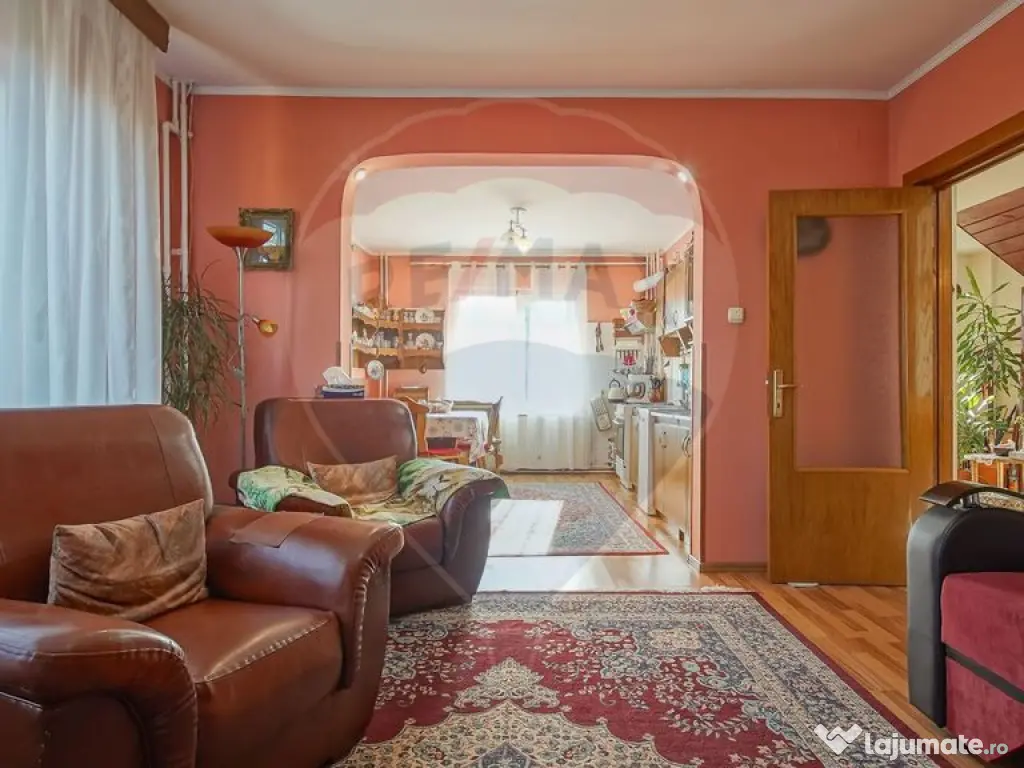 Casă spațioasă și practică, aproape natură si oraș... 