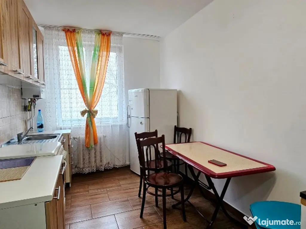 Apartament 2 camere decomandate, etaj 1, mobilat,utilat, boxa,Precista 