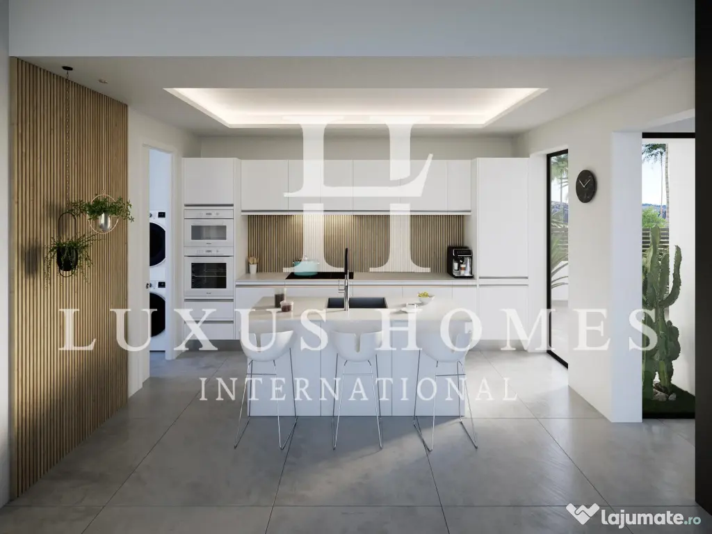 Vilă cu terasă pe acoperiș, grădină și parcare situată într-o stațiune de golf 