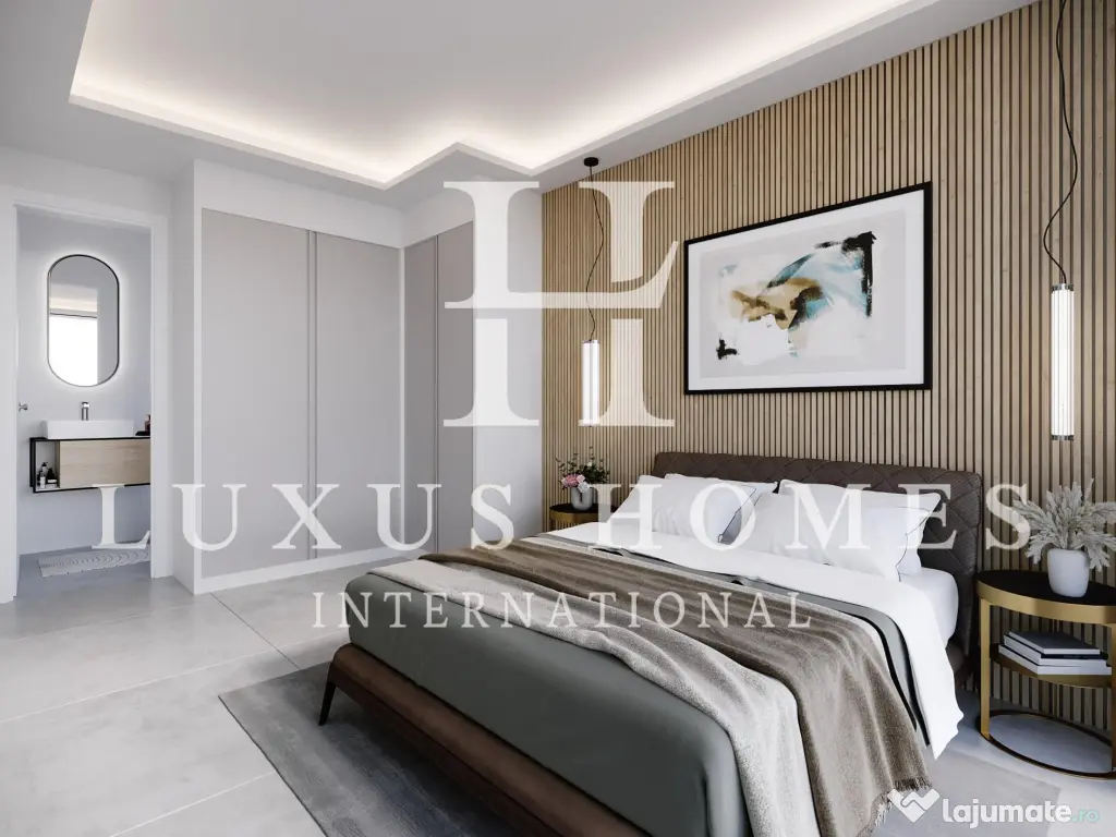 Vilă cu terasă pe acoperiș, grădină și parcare situată într-o stațiune de golf 