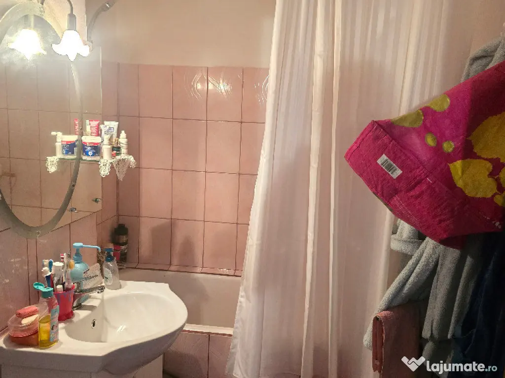 Vand apartament cu 3 camere decomandat, Deva, Bejan, 2 bai, 2 balcoane 