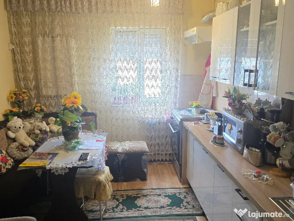 Vand apartament cu 3 camere decomandat, Deva, Bejan, 2 bai, 2 balcoane 