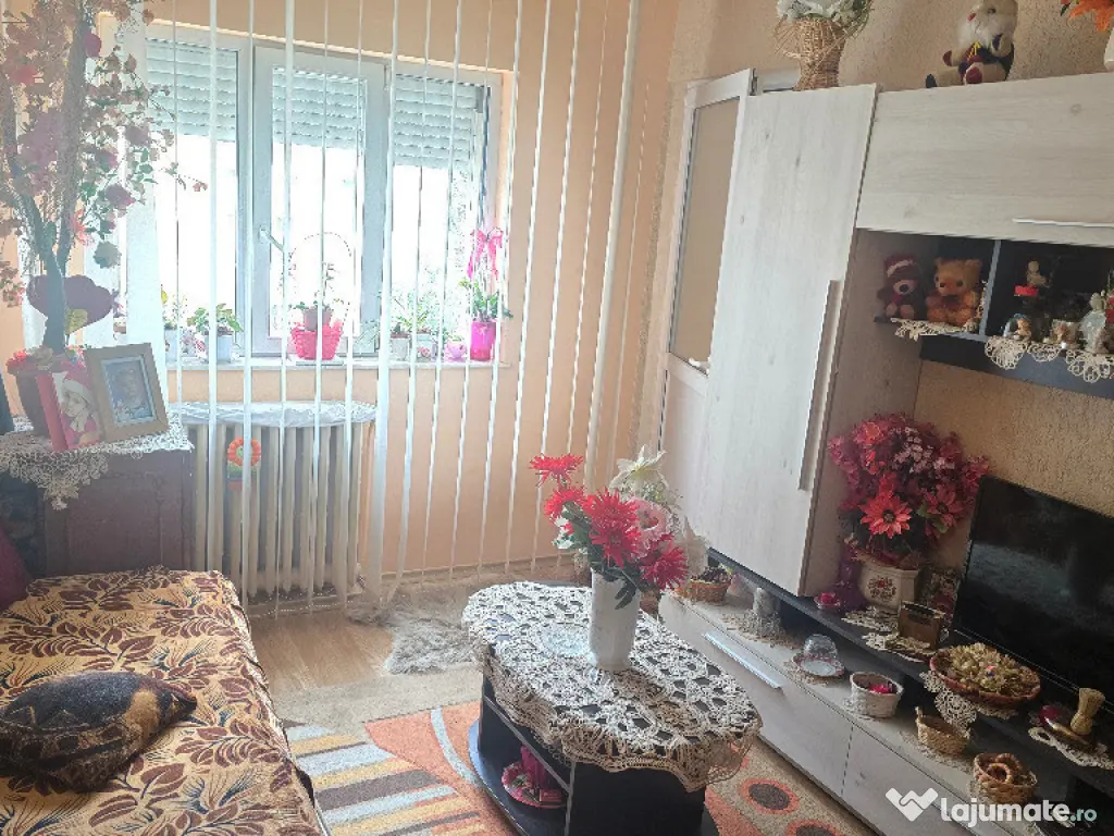 Vand apartament cu 3 camere decomandat, Deva, Bejan, 2 bai, 2 balcoane 