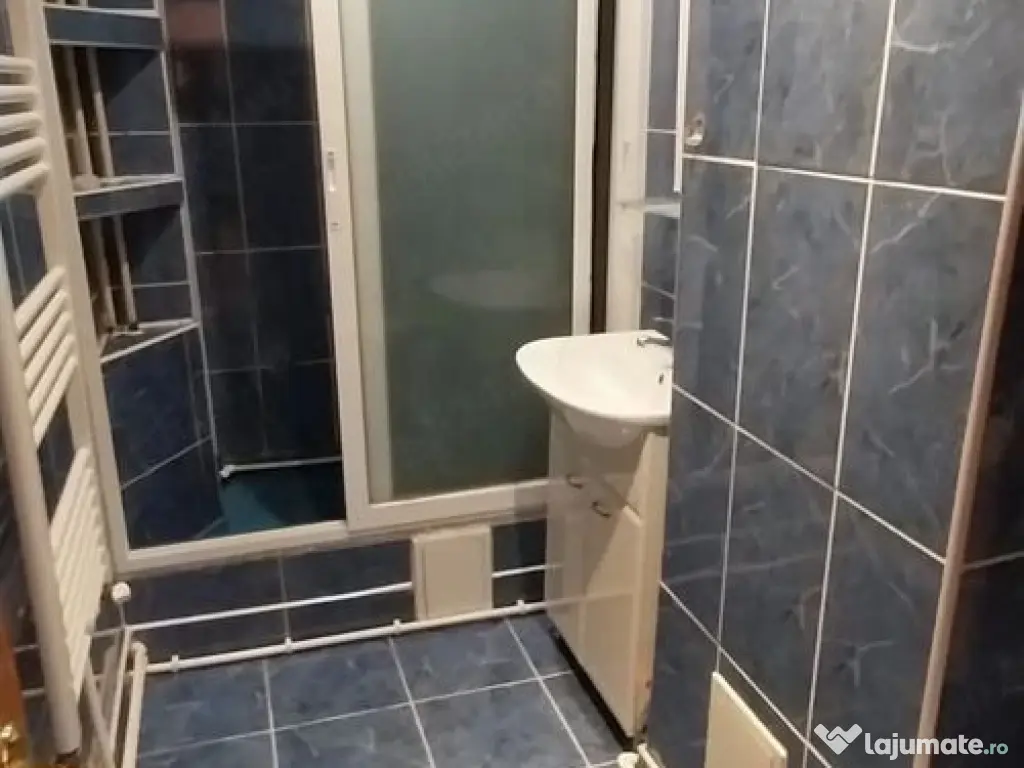 De inchiriat 2 camere, Micro 17, curat, liber 