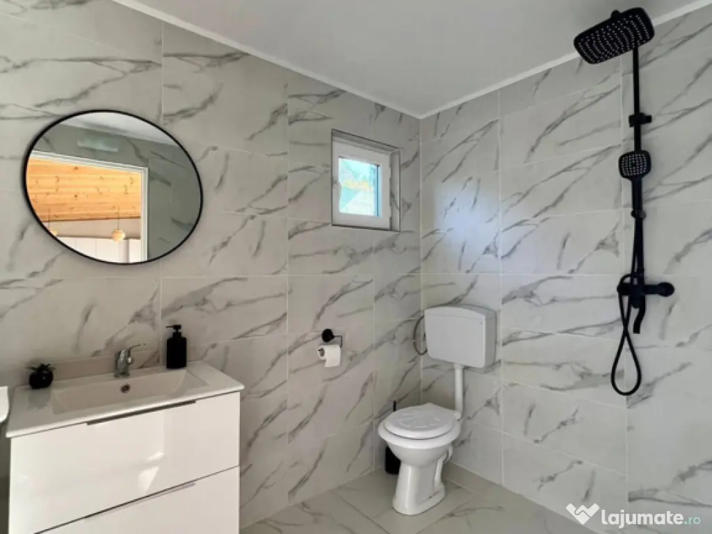 Cabană cu piscina și jacuzzi , 17 locuri de cazare . 