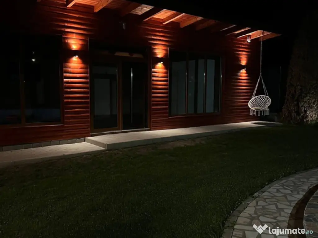 Cabană cu piscina și jacuzzi , 17 locuri de cazare . 