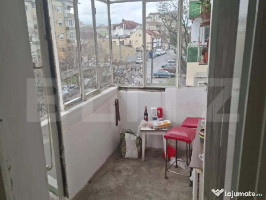 Apartament decomandat, spațios, cu 3 camere, in Rogerius 