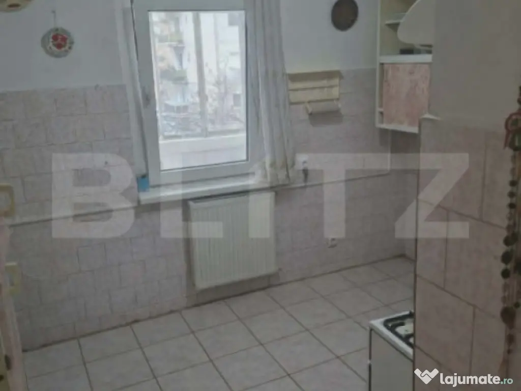 Apartament decomandat, spațios, cu 3 camere, in Rogerius 