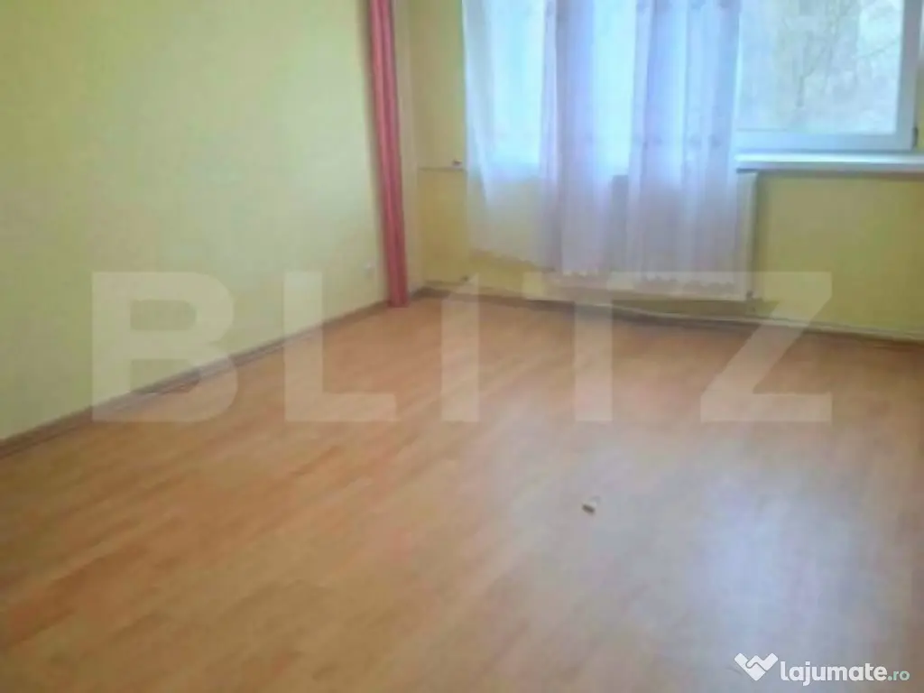 Apartament decomandat, spațios, cu 3 camere, in Rogerius 