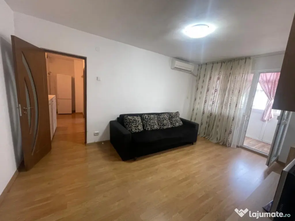 Apartament cu 3 camere, 52 mp, etaj 3, Craiovita Noua, zona 
