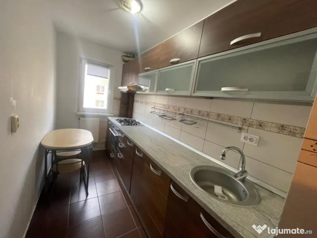 Apartament cu 3 camere, 52 mp, etaj 3, Craiovita Noua, zona 