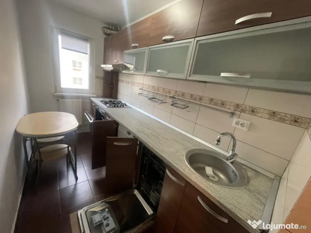 Apartament cu 3 camere, 52 mp, etaj 3, Craiovita Noua, zona 