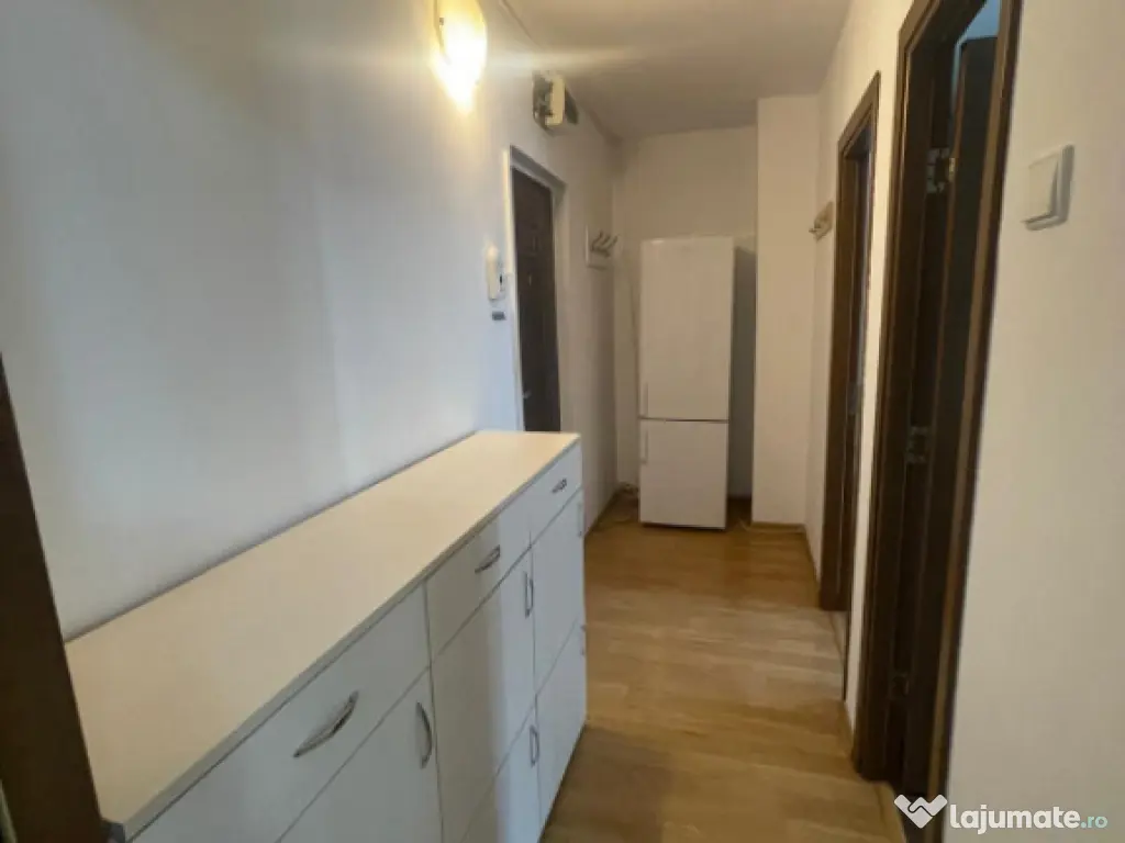 Apartament cu 3 camere, 52 mp, etaj 3, Craiovita Noua, zona 