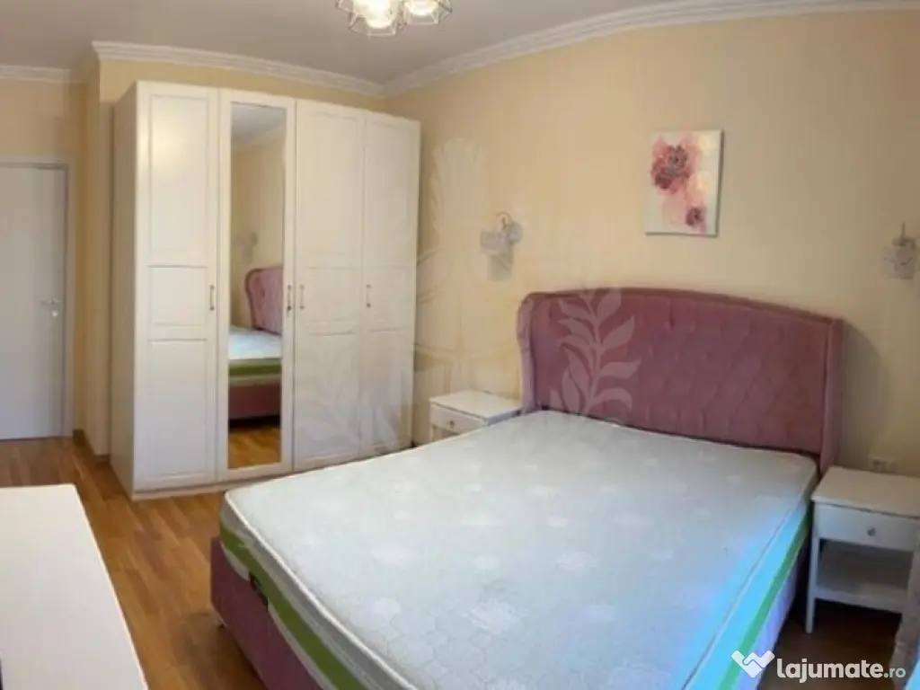 2 CAMERE // MRS SMART // LOC DE PARCARE