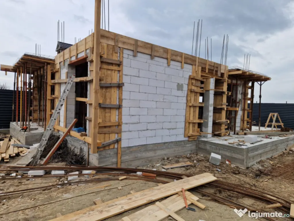 Casă de vânzare la roșu în Magnolia – ideală pentru p 