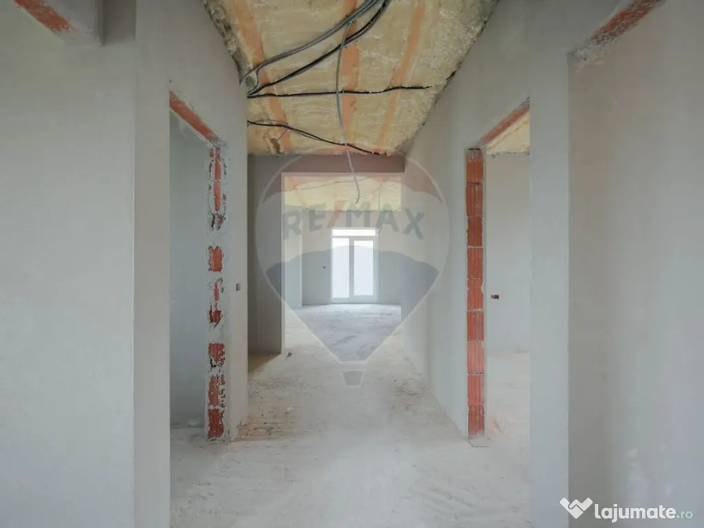 De vânzare casă semifinisată cu 3 camere, 455 mp teren... 