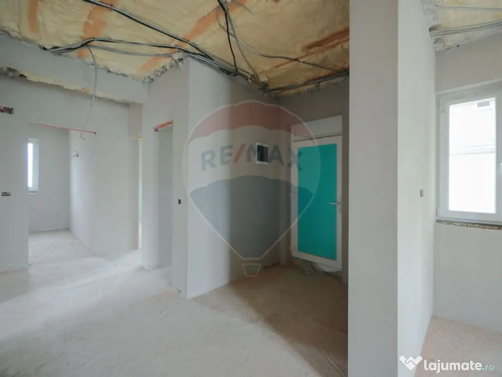 De vânzare casă semifinisată cu 3 camere, 455 mp teren... 