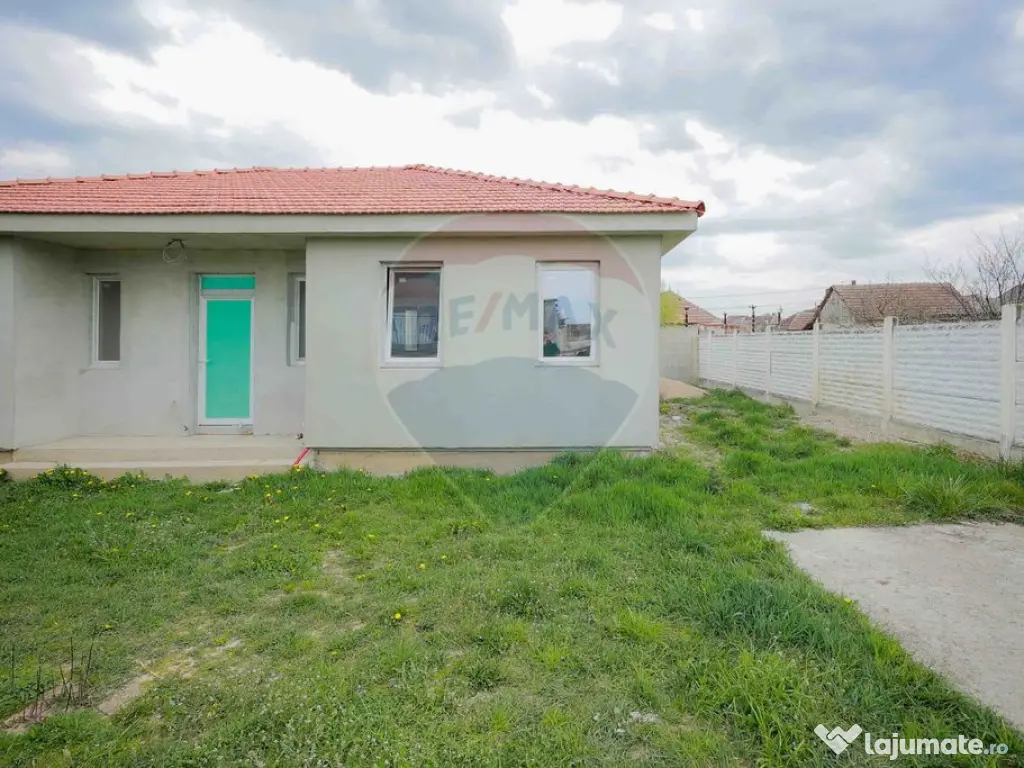 De vânzare casă semifinisată cu 3 camere, 455 mp teren... 