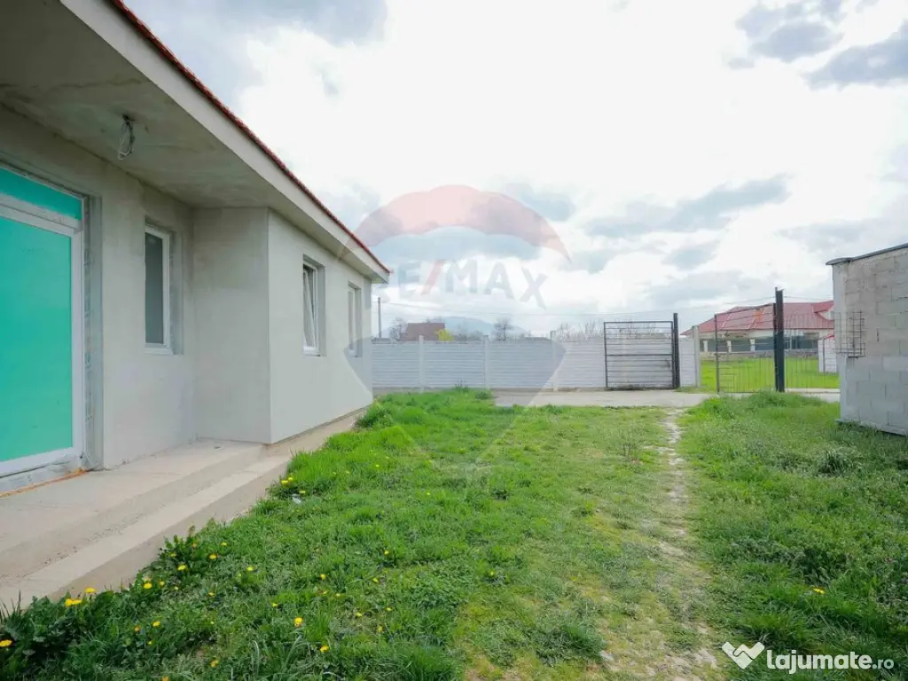 De vânzare casă semifinisată cu 3 camere, 455 mp teren... 
