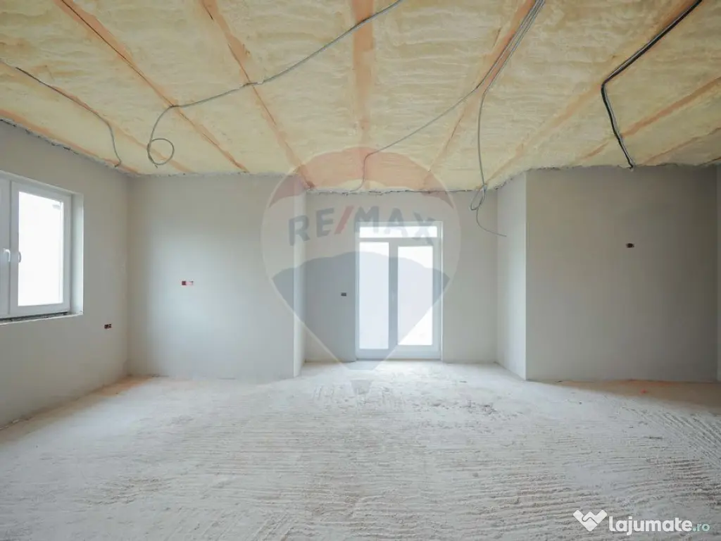 De vânzare casă semifinisată cu 3 camere, 455 mp teren... 