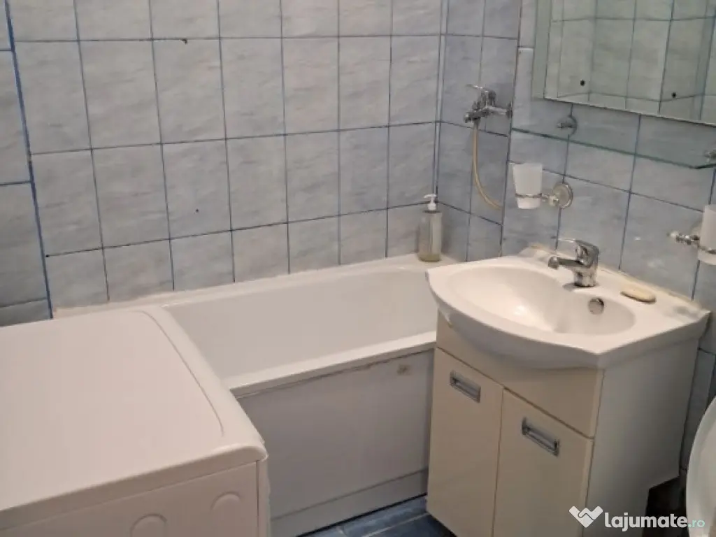 Aparatorii patriei berceni decomandat etaj 3