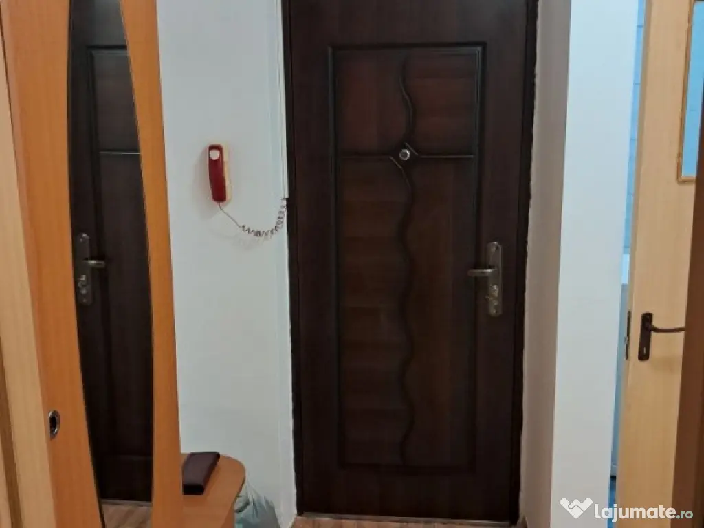 Aparatorii patriei berceni decomandat etaj 3