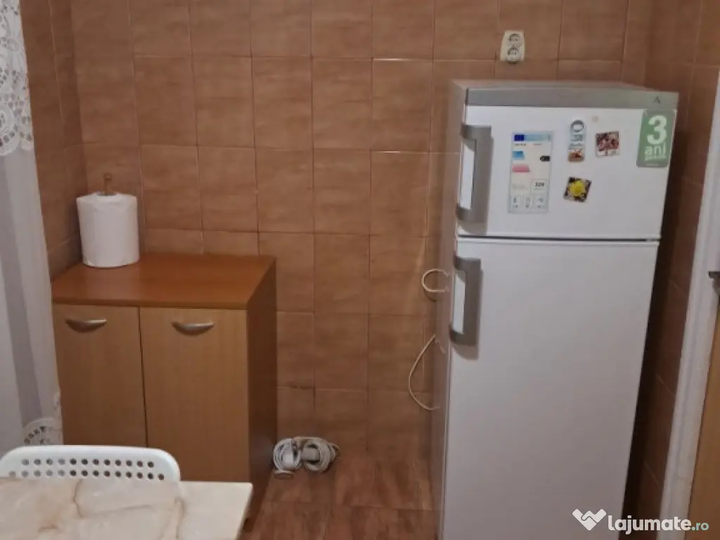 Aparatorii patriei berceni decomandat etaj 3