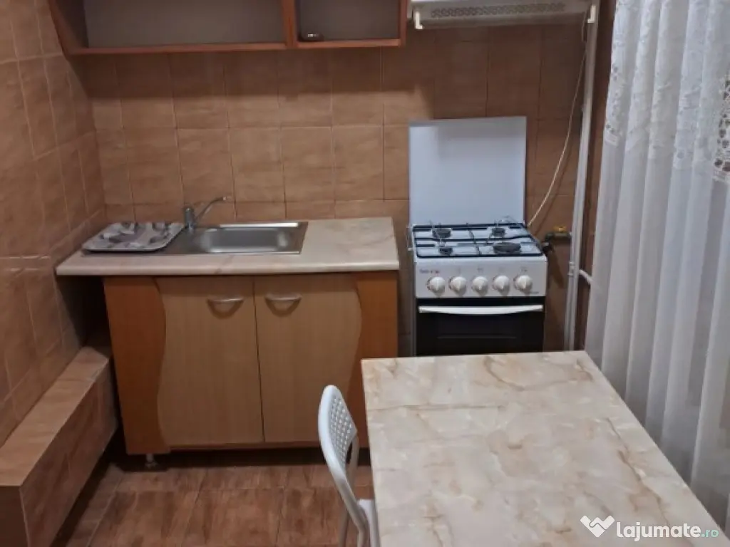 Aparatorii patriei berceni decomandat etaj 3