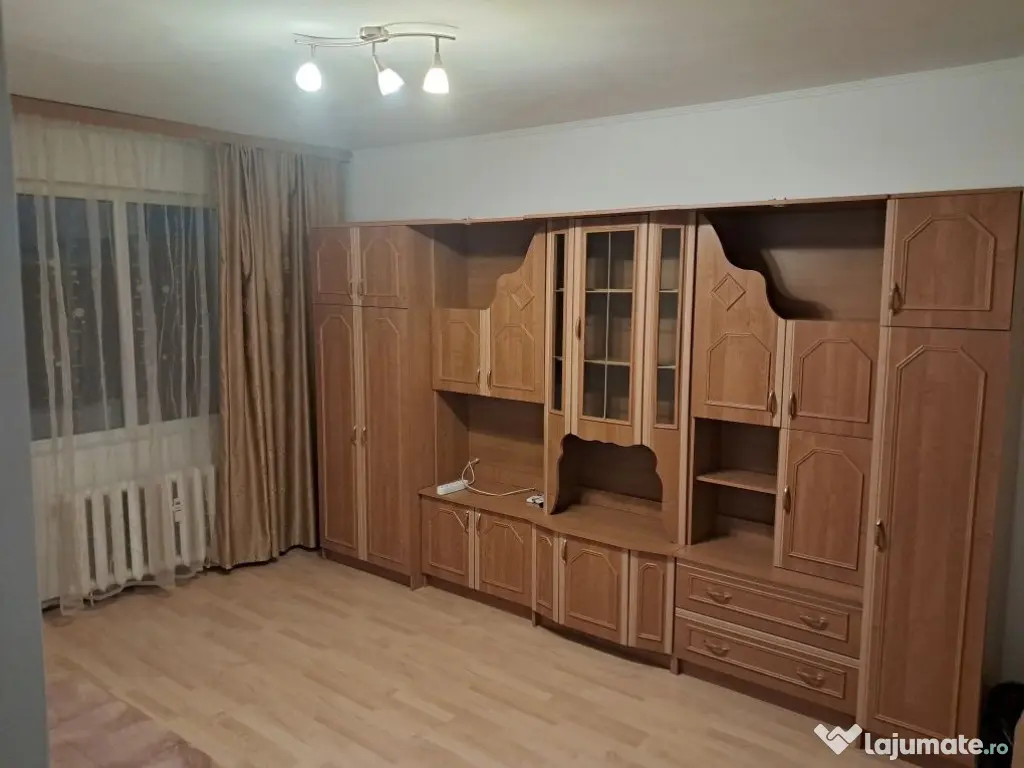 Aparatorii patriei berceni decomandat etaj 3