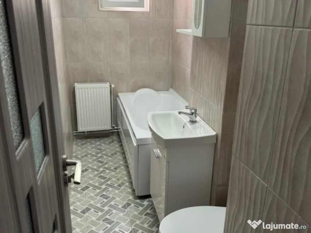 Închiriez apartament 3 camere etaj 2 Reșița Govândari 