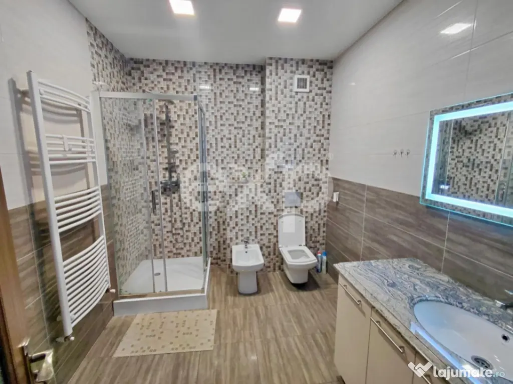 Apartament de închiriat – 4 camere, decomandat – Tracto 