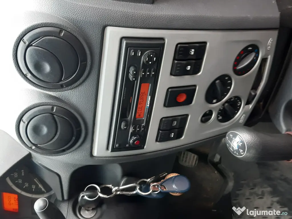 Vând Dacia Logan 1.4 MPI 