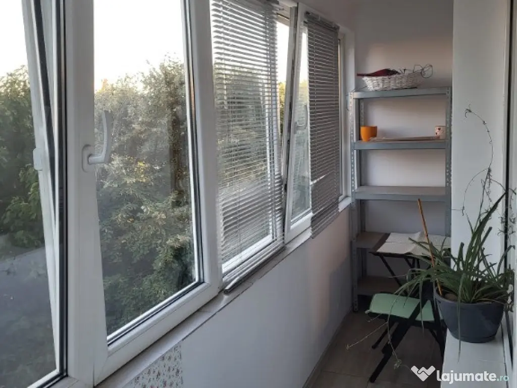 Inchiriez apartament 2 camere decomandat Sector 4 